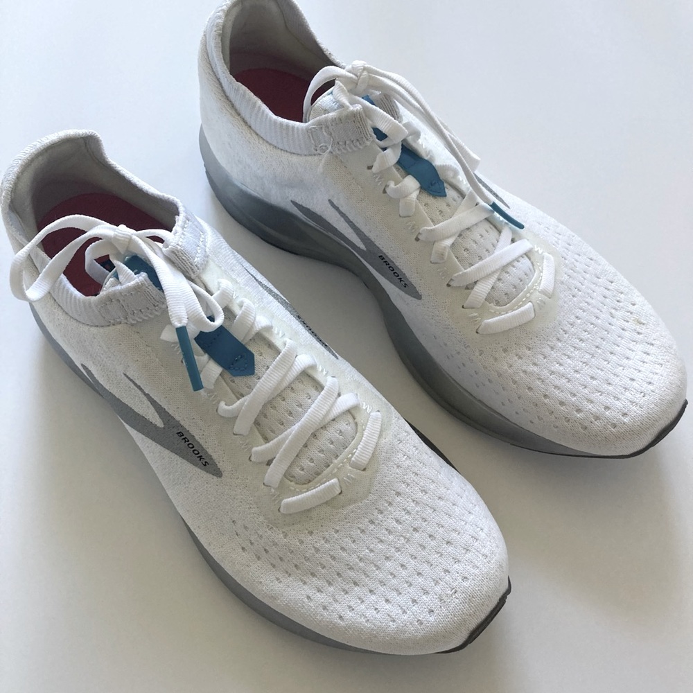 Mens Brooks running shoes, white, size 8